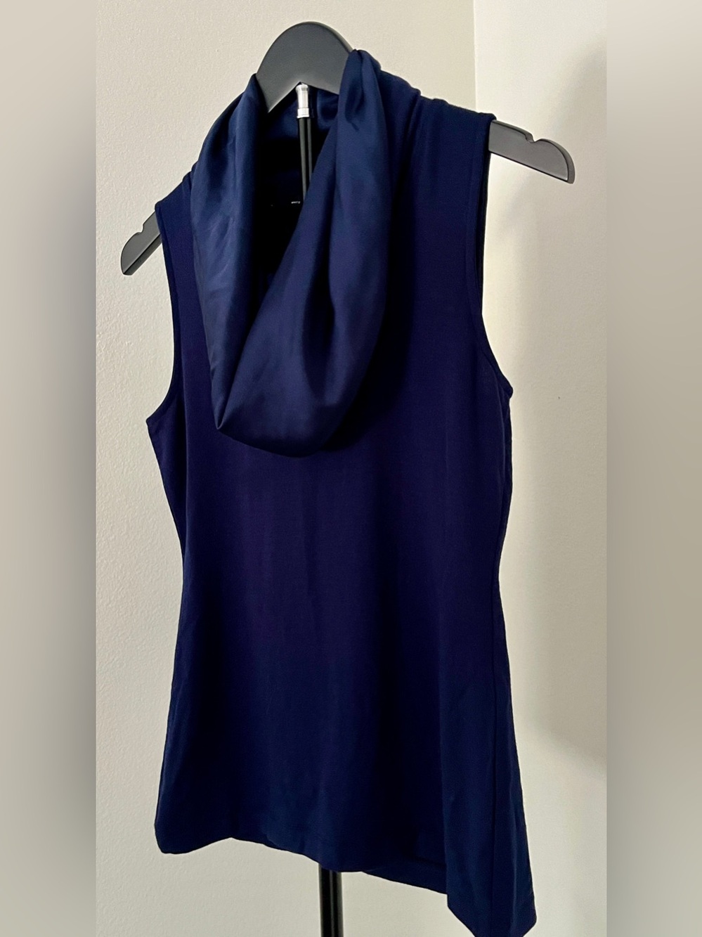 💙 NWT! White House Black Market Cobalt Blue Satin Cowl Neck Top | XXS - Picture 9 of 11